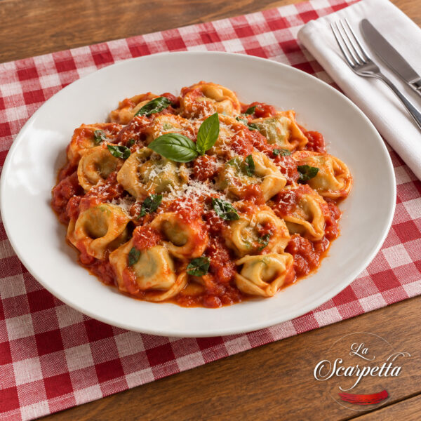 TORTELLINI AMB SALSA NAPOLITANA